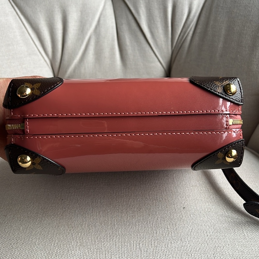 Louis Vuitton Venice Vernis with Monogram Canvas CrossbodyBag - Picture 9 of 11